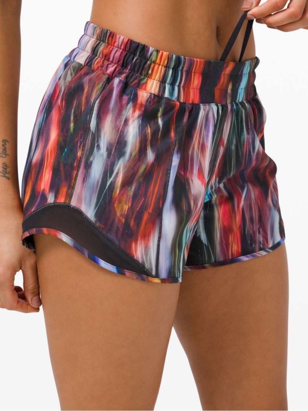Lululemon Hotty Hot Short Long 4" Chroma Fusion Multi / Black Size 4